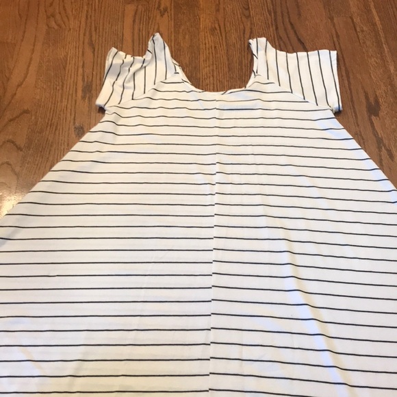 Black and white striped short sleeve dress - Picture 5 of 5